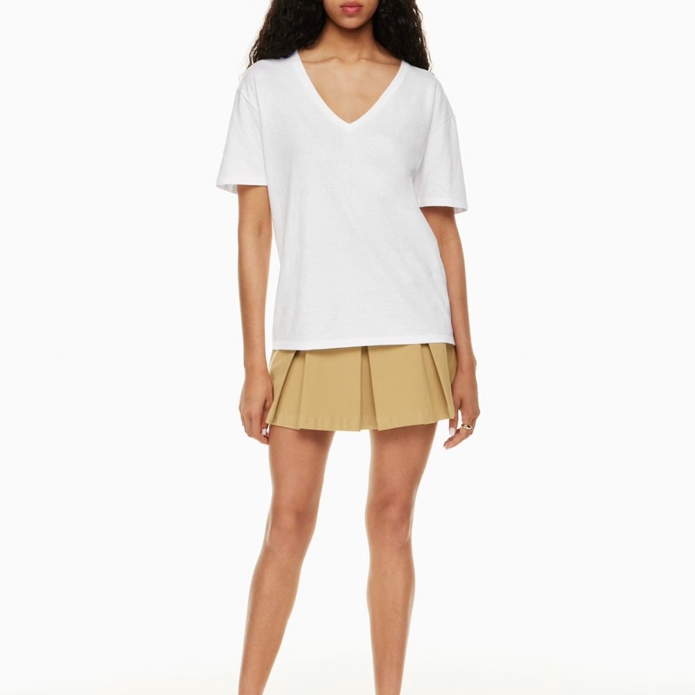 ISO Aritzia Wilfred Free Draven T-Shirt in White NWT Size Medium